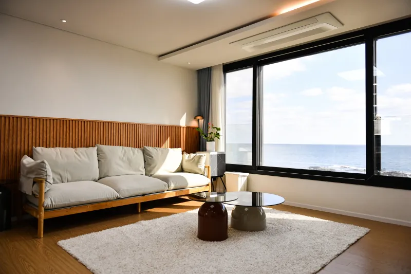 [Beophwan-dong, Seogwipo] 3rd Floor House with Beophwan Ocean View/Beomseom Island View / Three-Room Apartment / Infants and Toddlers Welcome 24