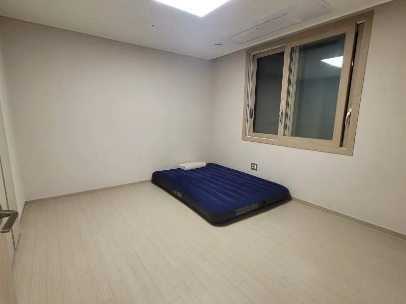 [Yuseong, Daejeon] Yonggye-dong Room 3, Room 2 Officetel 2