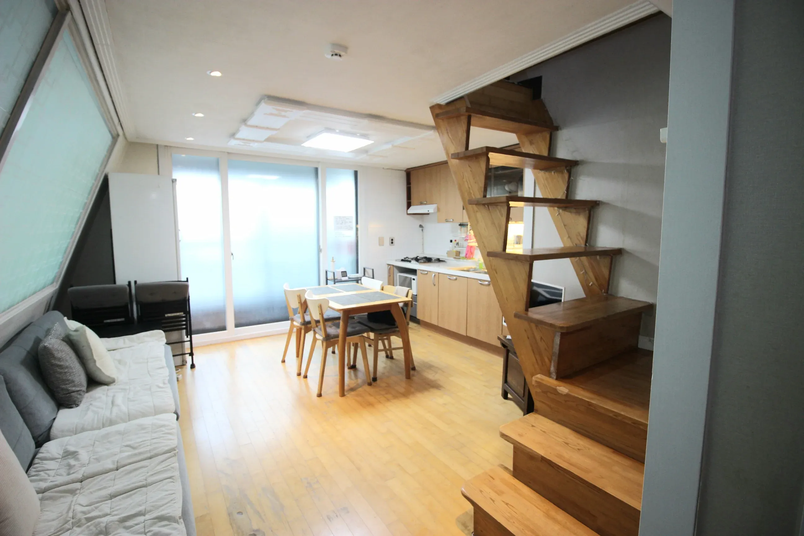 Yeoksam-dong Transit-Friendly One-Bedroom House