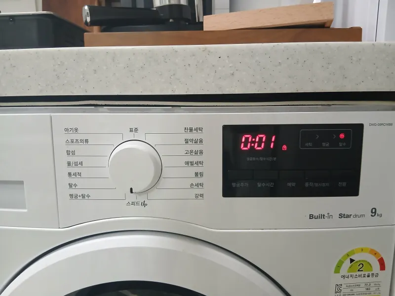[Gwangjin, Seoul] Adjacent to Konkuk Univ./Guui Station/ 2nd Floor/ Free Parking/ 3 Rooms/ Pets Allowed/ Quiet 91