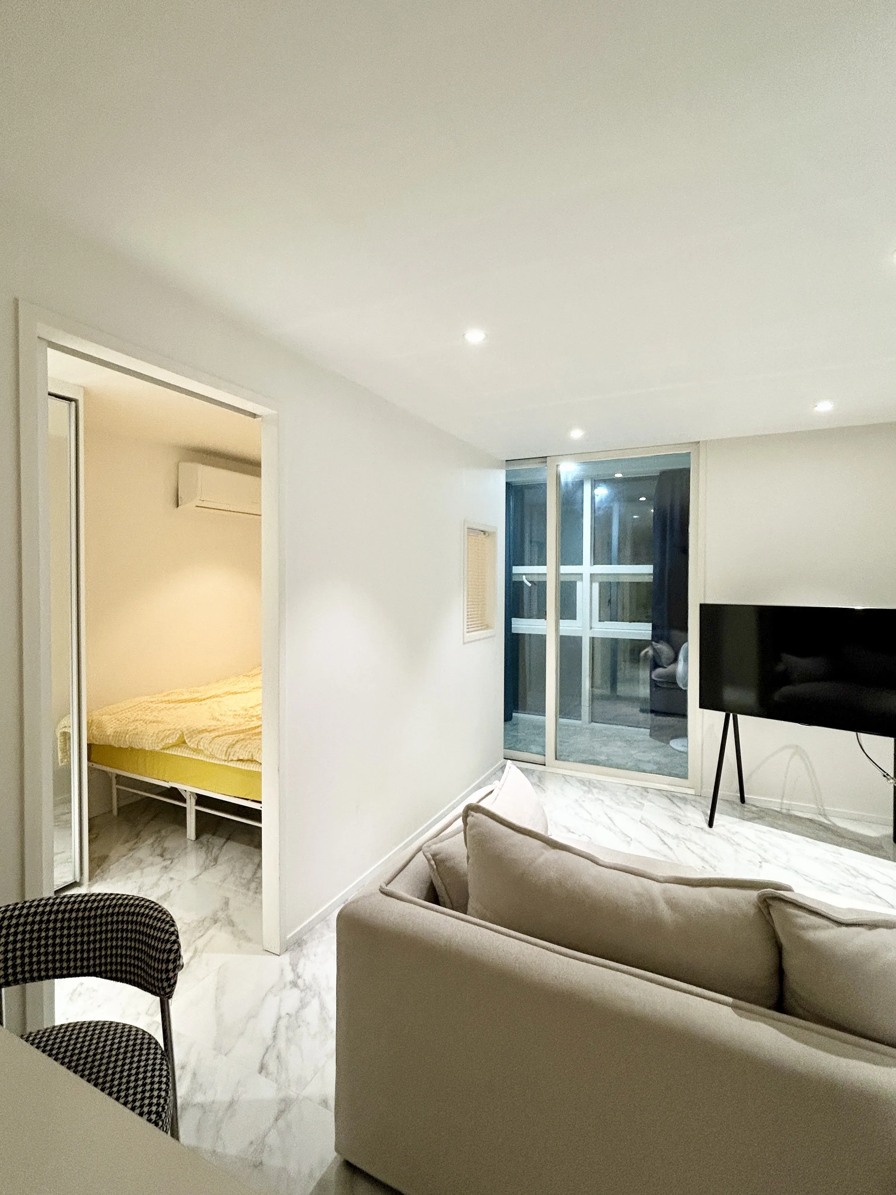 Dogok-dong Renovated One-Bedroom Apartment