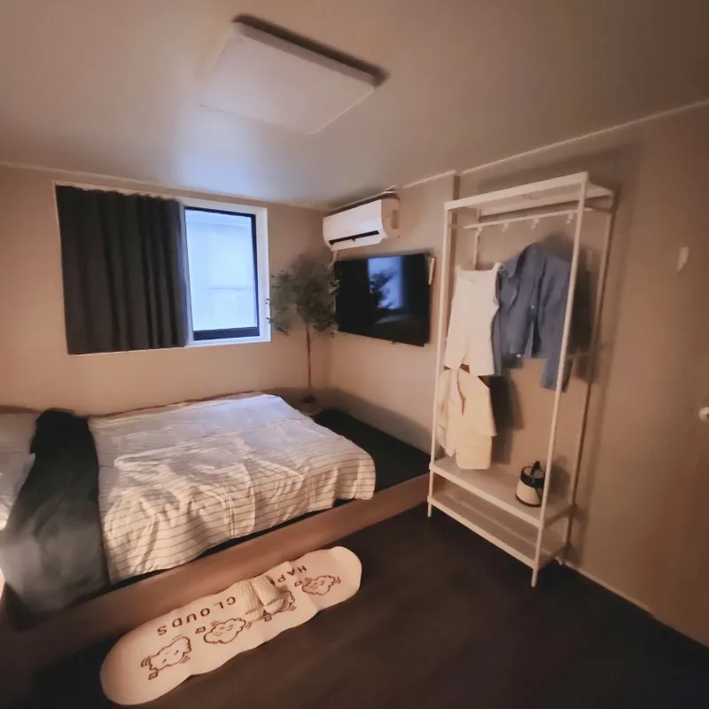 [Suwon][Suwon Paldal] Queen bed room 505, downtown Inje-dong, Suwon City Hall Station 5