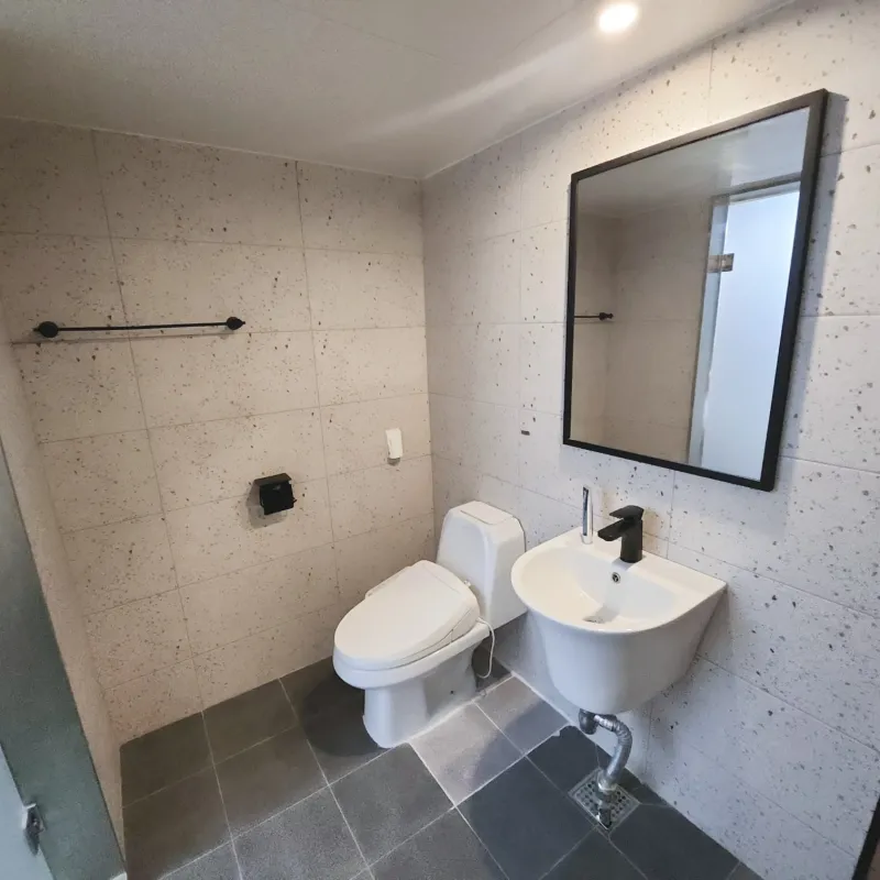 [Suwon][Suwon Paldal] Queen bed room 505, downtown Inje-dong, Suwon City Hall Station 12