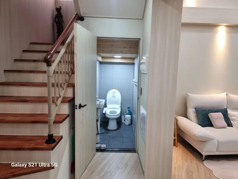 [Aewol, Jeju] A cozy, white-toned, three-room, two-story house with a private pool. 20