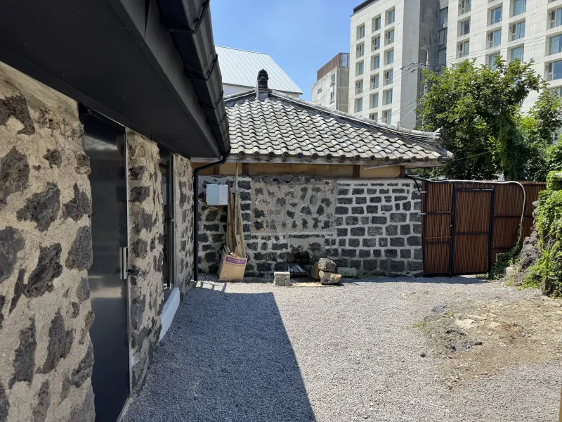 [Jocheon, Jeju] Hamdeok Beach Yard with Greenhouse | Detached House with All Nearby Amenities 19