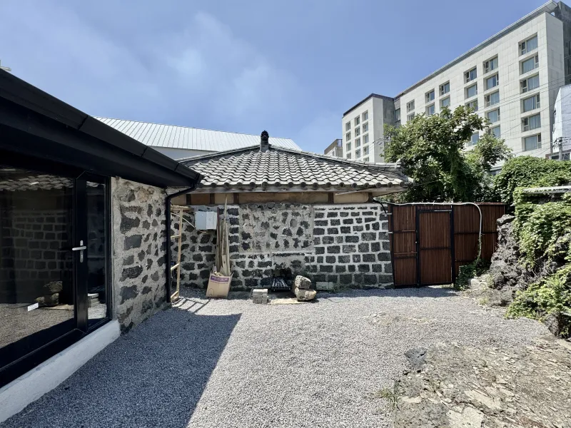 [Jocheon, Jeju] Hamdeok Beach Yard with Greenhouse | Detached House with All Nearby Amenities 18
