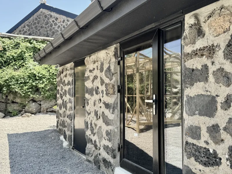 [Jocheon, Jeju] Hamdeok Beach Yard with Greenhouse | Detached House with All Nearby Amenities 16