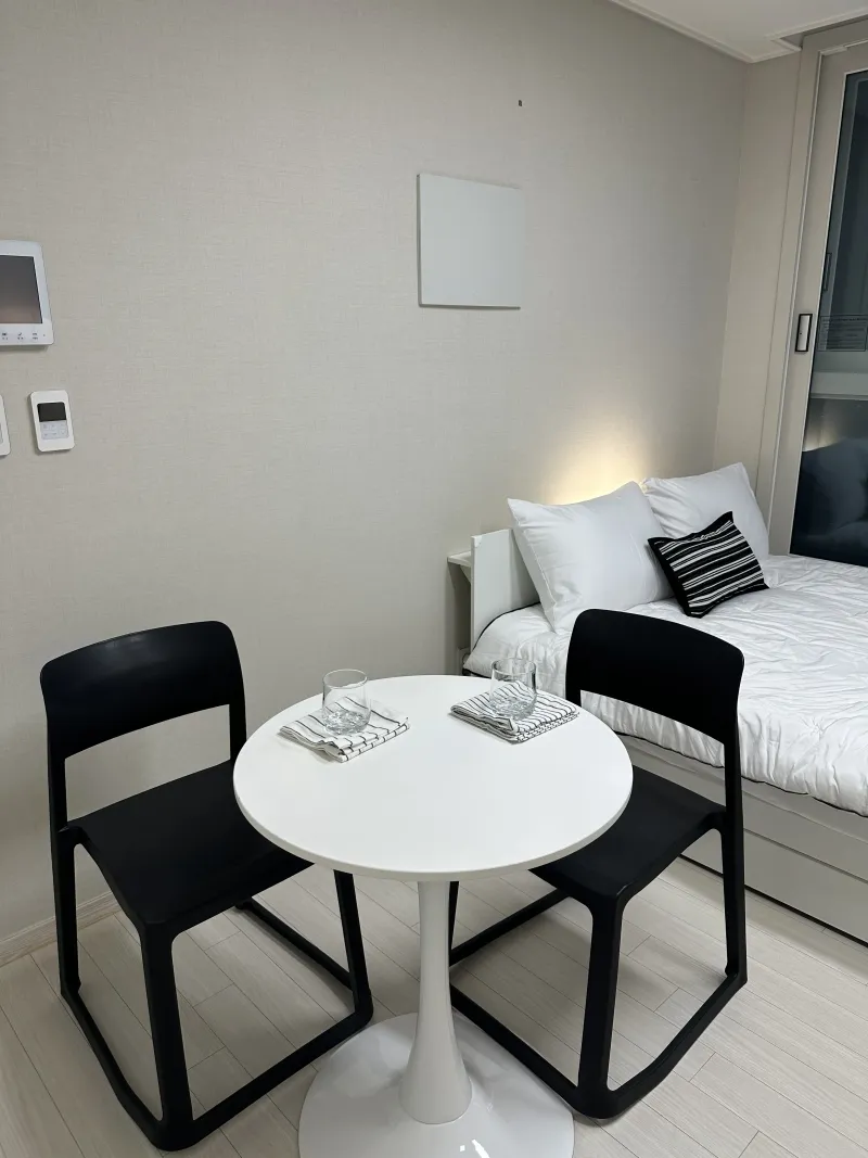 [Bucheon] City view high-rise building, 1 minute from Sinjung-dong Station 8