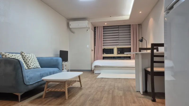 [Anyang] A clean, remodeled officetel, a 1-minute walk from Indeokwon Station Exit 2. 4