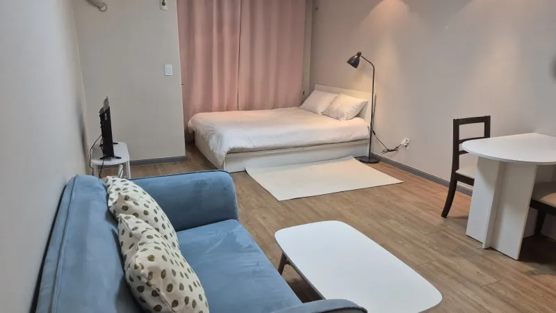 [Anyang] A clean, remodeled officetel, a 1-minute walk from Indeokwon Station Exit 2. 6