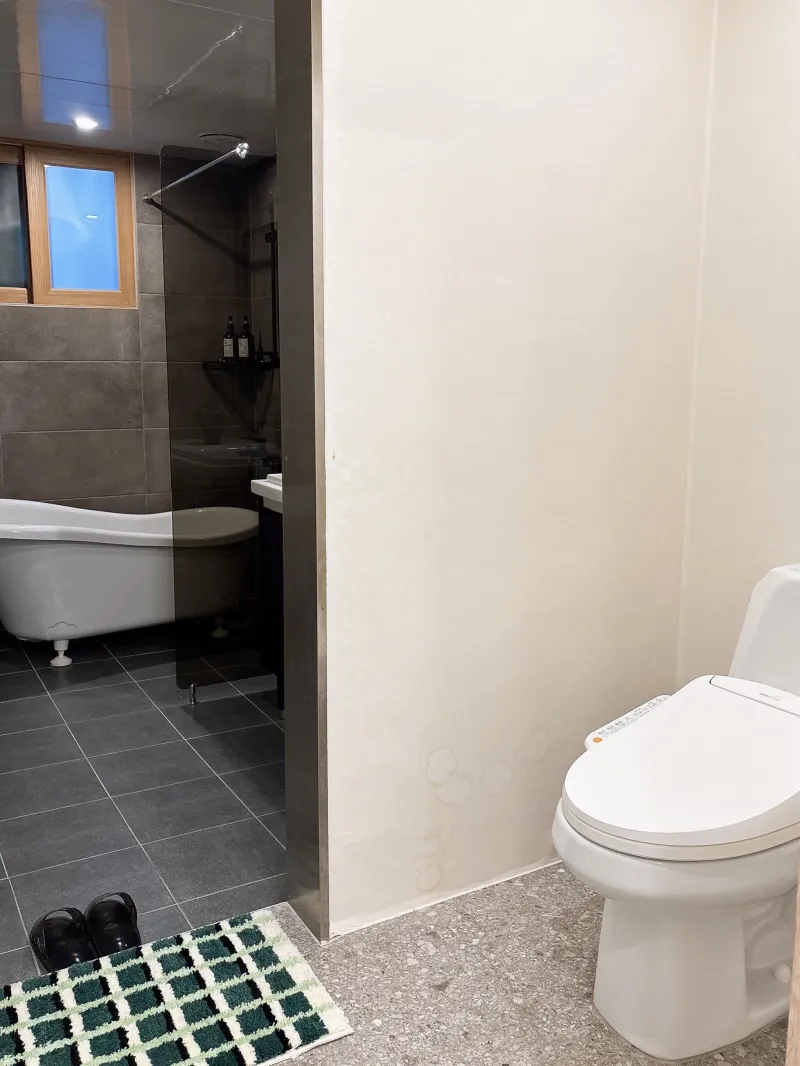 [Suwon][Suwon Paldal] Premium bathtub near Suwon City Hall Station, spacious and centrally located in Inje-dong. 12