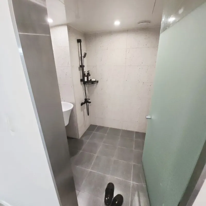 [Suwon][Suwon Paldal] Queen bed room 508, downtown Inje-dong, Suwon City Hall Station 8