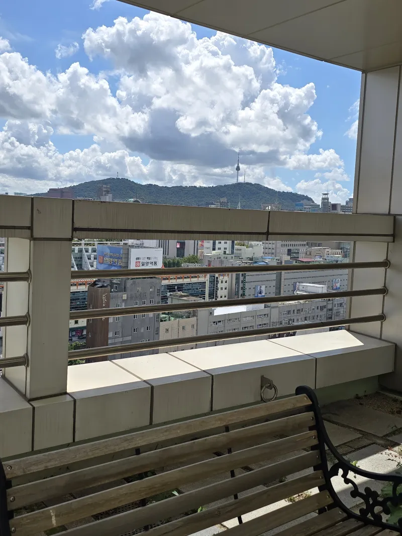 [Jongno, Seoul] 1 minute from Dongmyo Station, modern sky view, spacious studio on the 17th floor. 28
