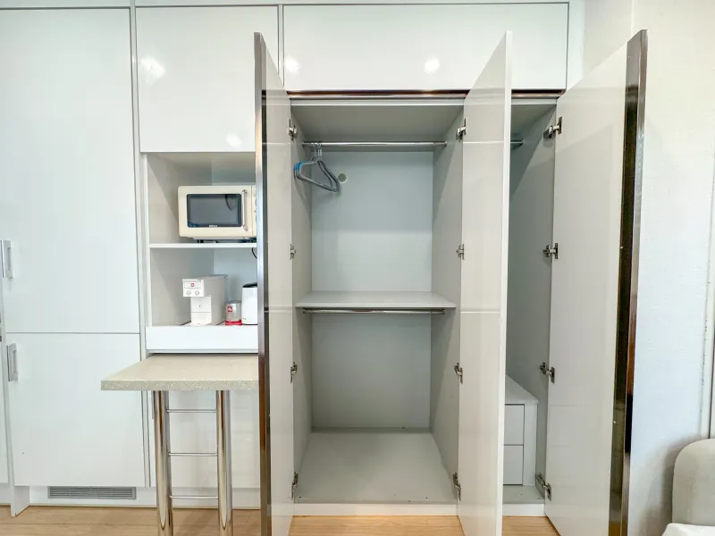 [Jongno, Seoul] 1 minute from Dongmyo Station, modern sky view, spacious studio on the 17th floor. 18