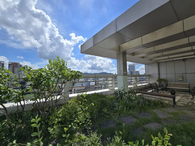 [Jongno, Seoul] 1 minute from Dongmyo Station, modern sky view, spacious studio on the 17th floor. 29