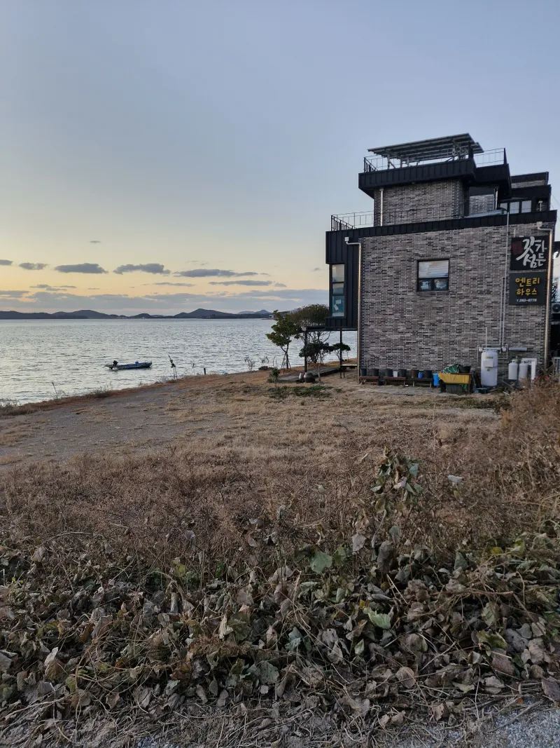 [Muan] A house with a yard overlooking the sea 6