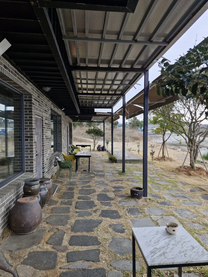 [Muan] A house with a yard overlooking the sea 17