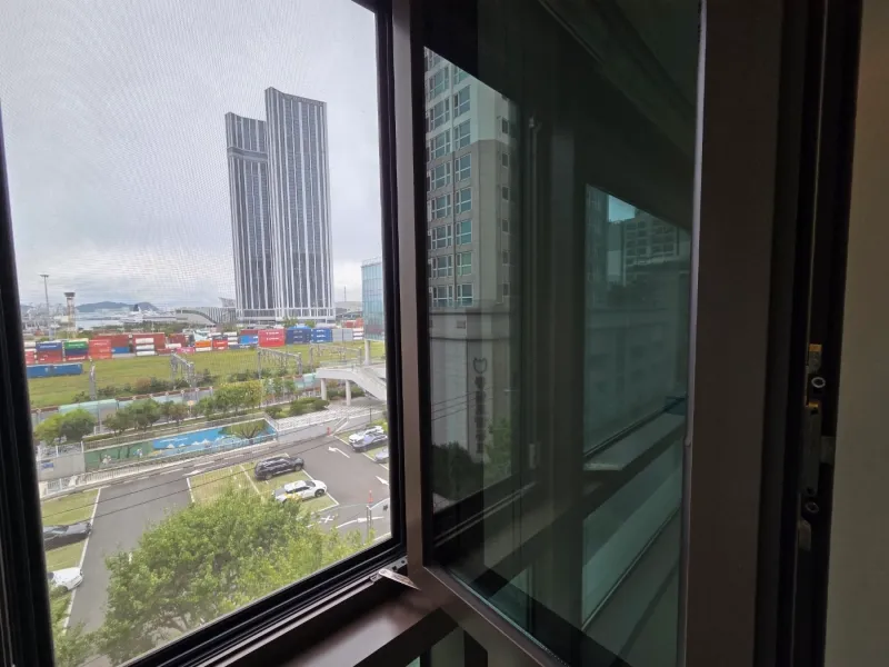 [Dong-gu, Busan] Separate large room with a view of Bukhang Port. Beam projector. 18