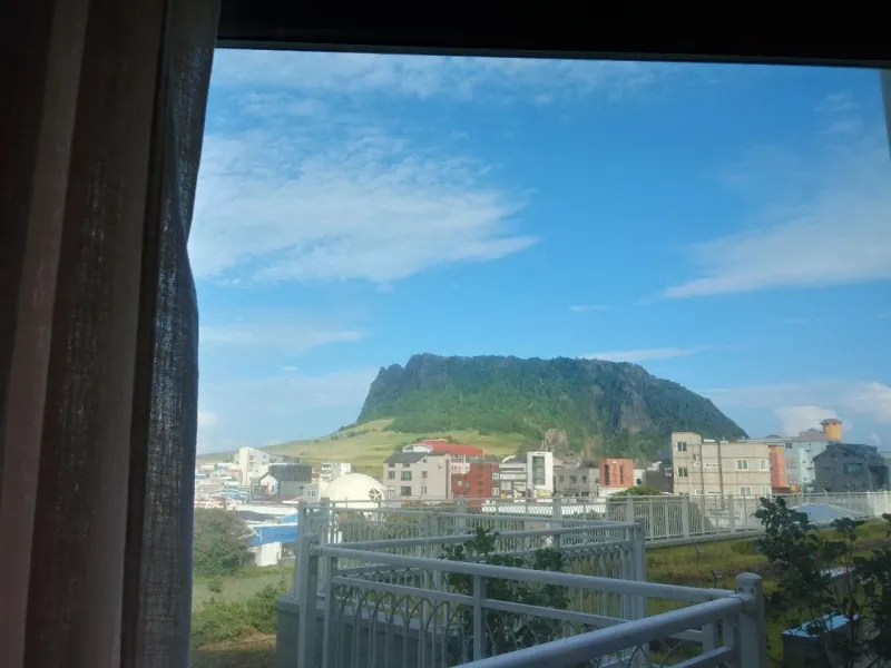 [서귀포 성산] 성산일출봉 뷰와 매력적인 테라스를 가진 모구리한달 6