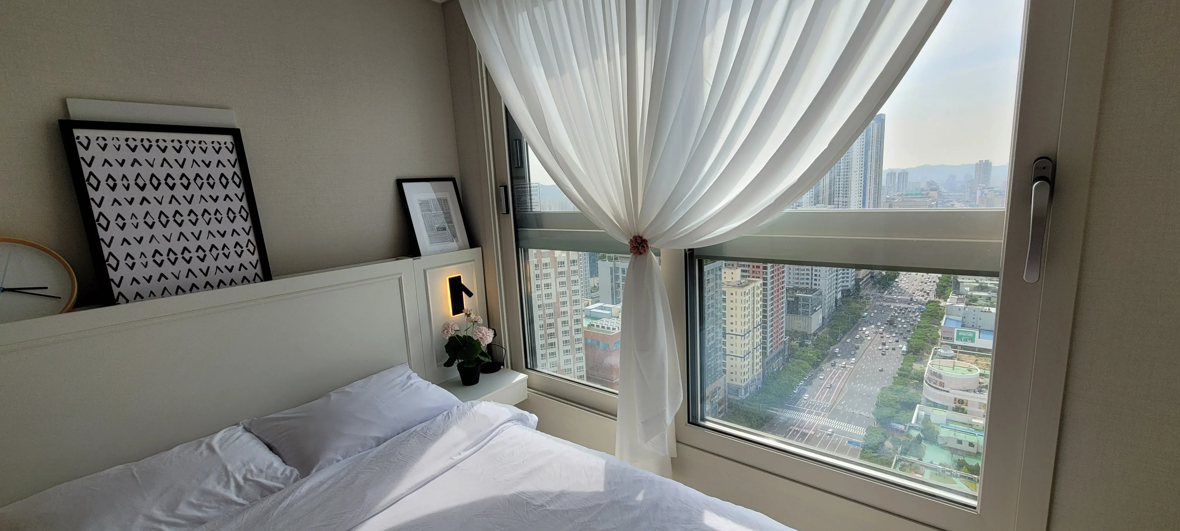 Jung-dong One-Bedroom near Sinjung-dong Station