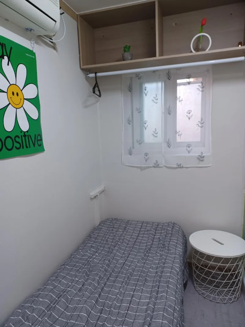 [Seocho, Seoul][Gangnam] Overwhelming location! 3 minutes from the station, large windows, private bathroom (25 sq ft). 2
