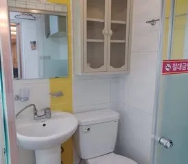 [Seocho, Seoul][Gangnam] Overwhelming location! 3 minutes from the station, large windows, private bathroom (25 sq ft). 3