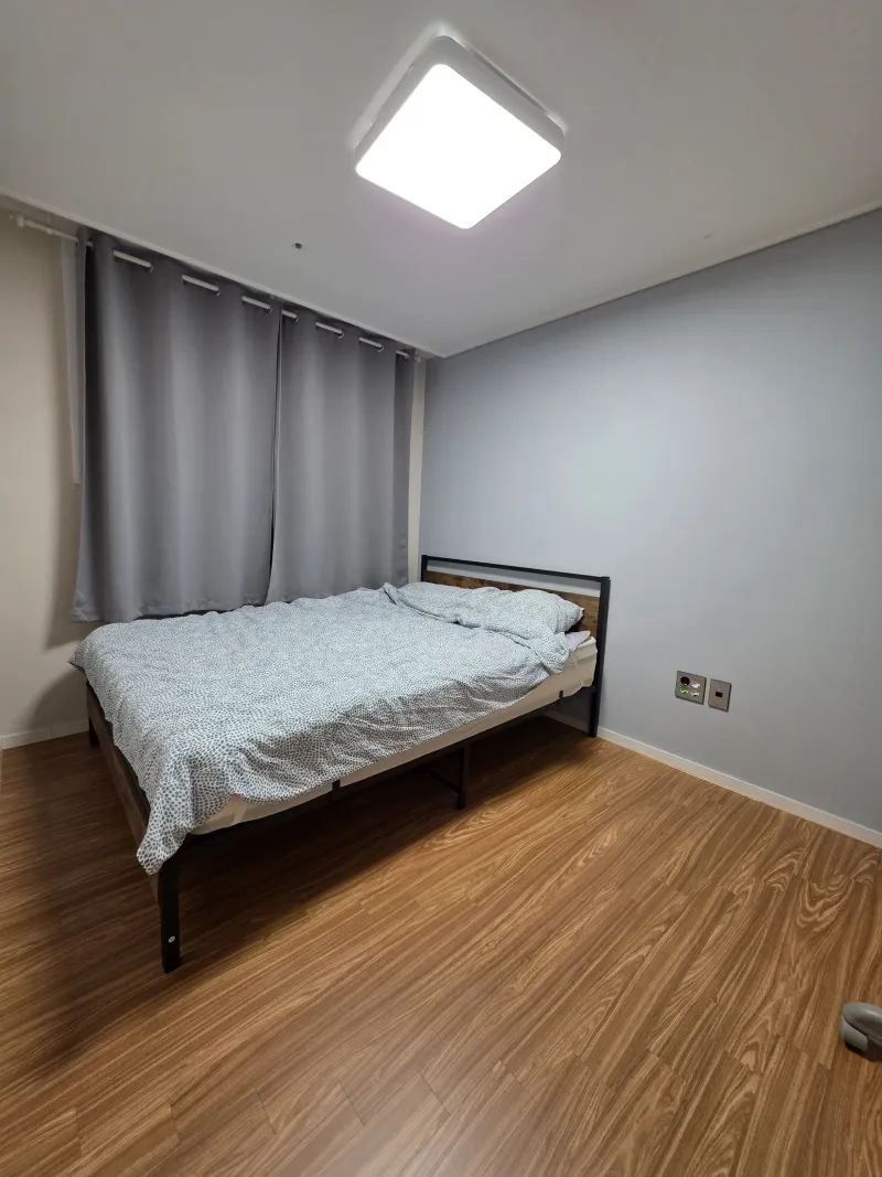 [Nohyeong-dong, Jeju] 10 mins from the airport│6 guests│Spacious accommodation with 3 bedrooms and 2 bathrooms│Nohyeong center│Recommended for travel, gatherings, and families 6