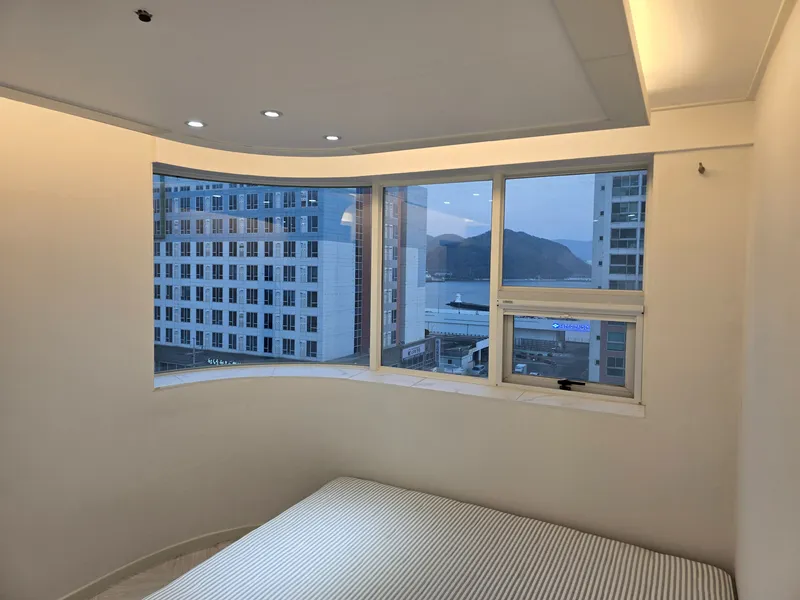 [Changwon] City view and ocean view outside the glass wall 3