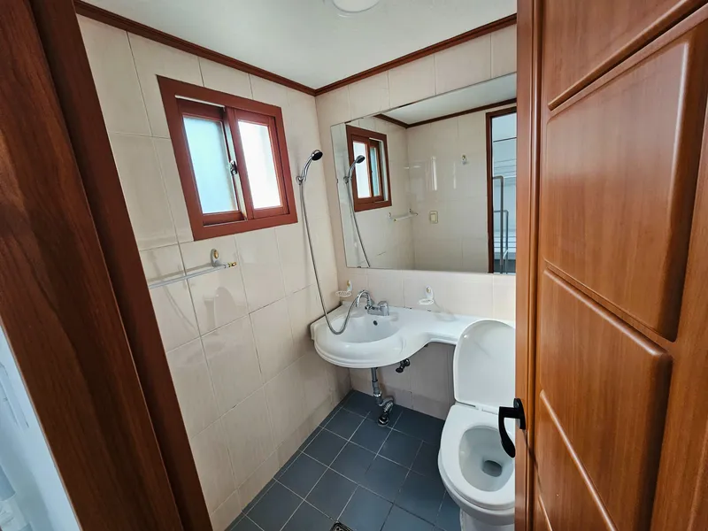 [Seodaemun, Seoul][Seoul Mapo] 7-minute walk from Hongik Univ. Station, three-room 8