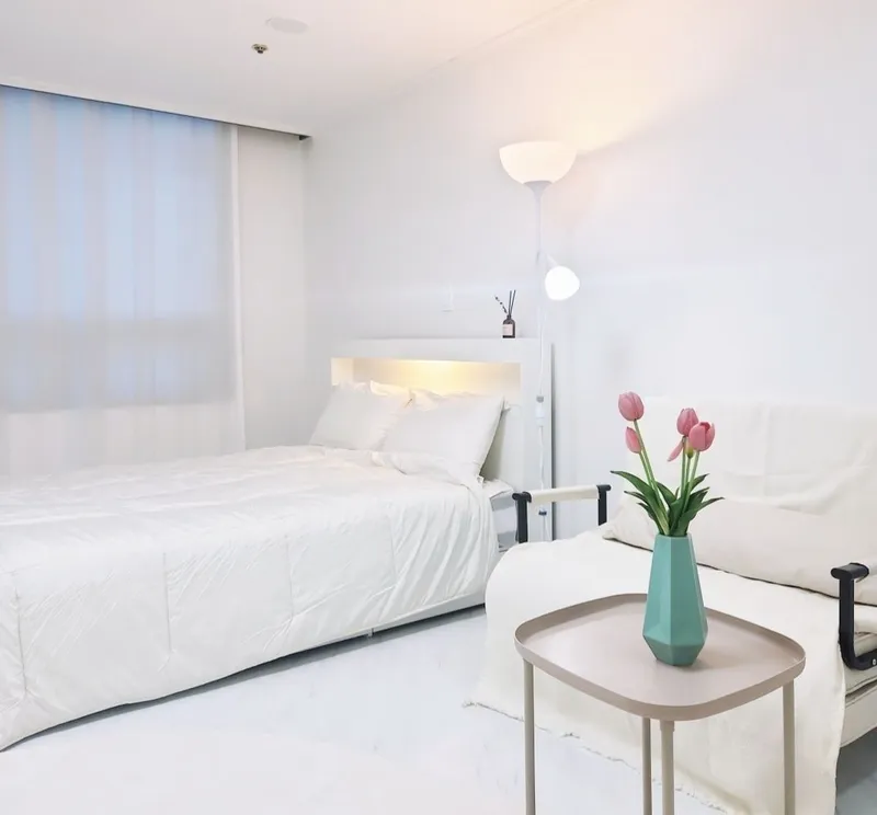 [Yeongdeungpo, Seoul] 2-minute walk from Yeouido Station and Saetgang Station / 5-minute walk from Yeouido Park and The Hyundai 9