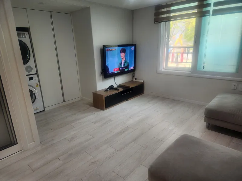 [Seo-gu, Daejeon] Ceiling fan, sun lamp, dryer, large TV, queen bed #PetFriendly 12