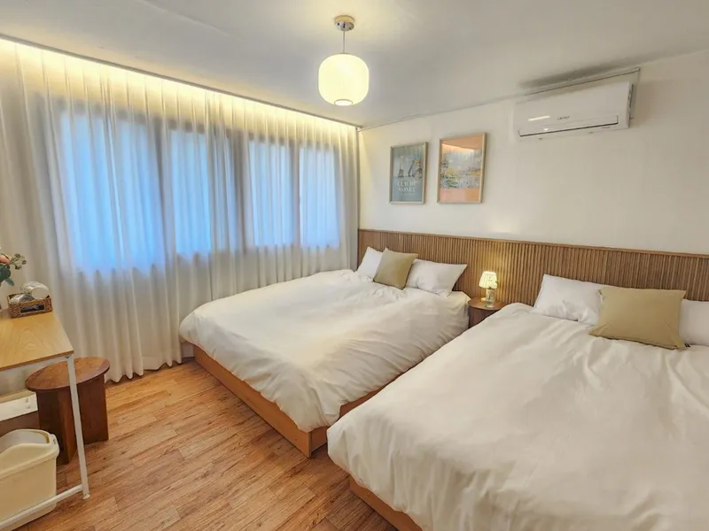 [Mapo, Seoul] 3-minute walk from Ewha Womans University Station, up to 5 people, 3 beds, fully equipped two-room with washing and drying facilities 4