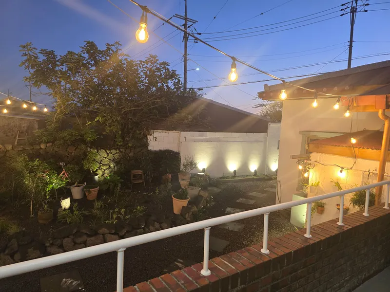 [서귀포 대정] 현대적인 집안 공간과 글램핑 감성과 제주돌담 51