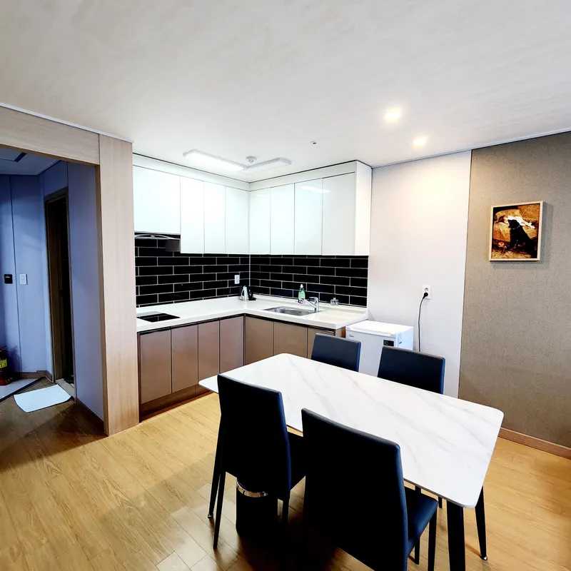 [Gangneung] One month living, 1 minute from the beach, ocean view, 12 pyeong, 2 beds 7