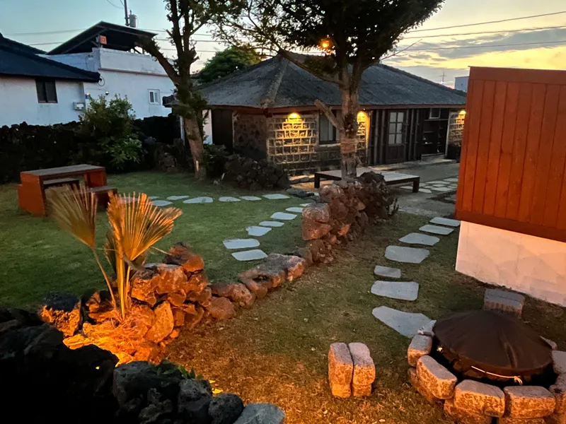 [Gujwa, Jeju] Use of 2 charming old houses with stone walls #5 people / Max 6 people #Private house #Yard 35