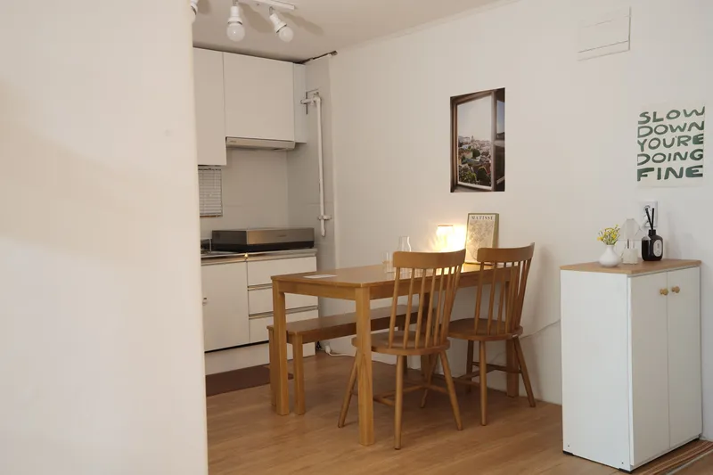 [Jongno, Seoul] #5 min walk from Hyehwa Station #Recently remodeled #3 rooms + 1 bathroom #Beam projector cinema 32