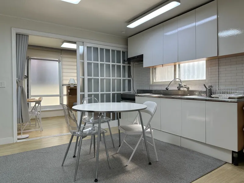 [Mapo, Seoul] 5-minute walk from Hapjeong Station, three-room 13