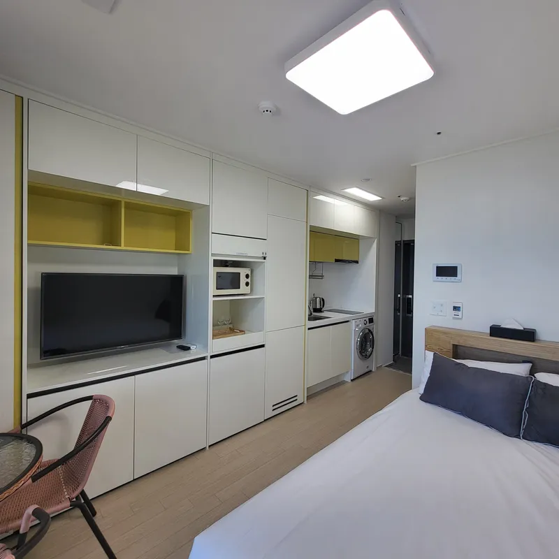 [Yangyang] E7-10/1. High-rise ocean view. Full options. Bed sunrise. Close to Yangridan-gil. OTT available. 9