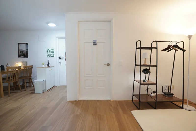 [Jongno, Seoul] #5 min walk from Hyehwa Station #Recently remodeled #3 rooms + 1 bathroom #Beam projector cinema 34