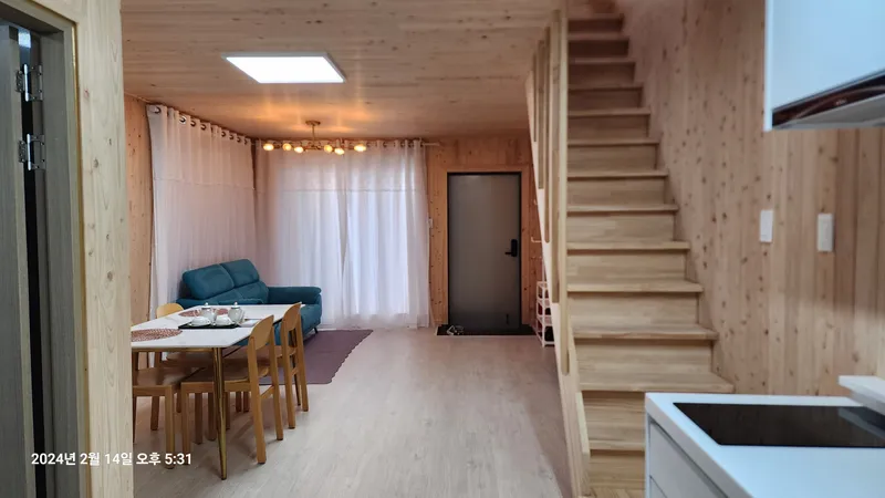 [Hangyeong, Jeju] A two-story detached house located in a village with a pretty stone wall, a 10-minute walk from the beach. 11