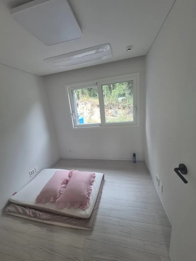 [Hangyeong, Jeju] A newly built two-room stone house with a stone wall and lawn in a quiet countryside near the sea. 6