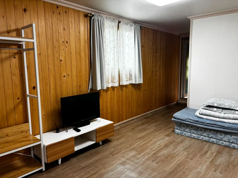 [Gujwa, Jeju] Bijarim duplex with an impressive view of the green grass yard and palm trees 5