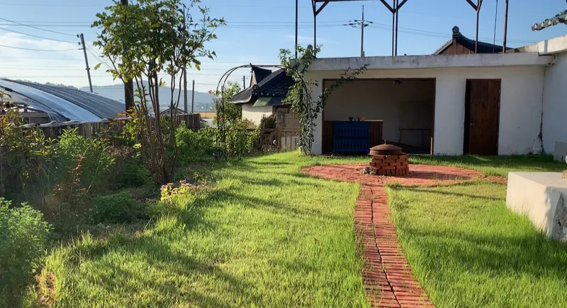 [Ganghwa, Incheon] Private Country House on Ganghwa Island / Rafter-Style Accommodation / Outdoor Garden / Country Staycation / Bonfire 33
