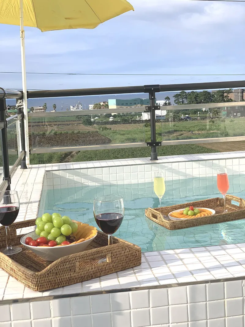 [Aewol, Jeju] A detached townhouse with a jacuzzi overlooking the nearby sea, coastal road 1 65