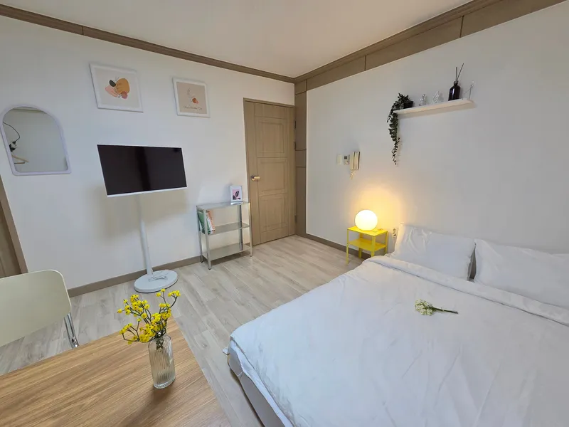[Jeonju] Jeonbuk National University, 10-minute walk from the terminal, free parking, clean accommodation 202 5