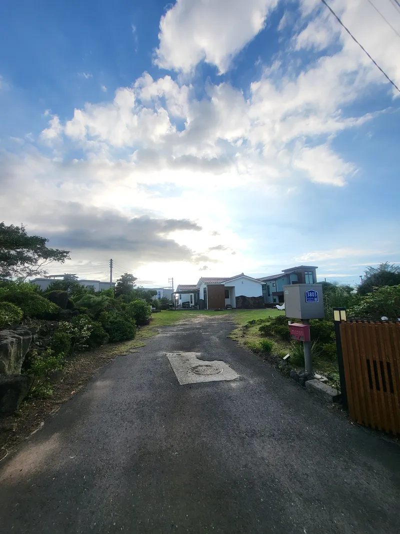 [Hallim, Jeju] Pet-friendly western-facing emotional lodging, private bunker for families 41