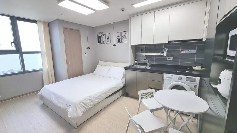 [Donghae] Room 1702 Ocean View Latex Queen Bed (2) 7