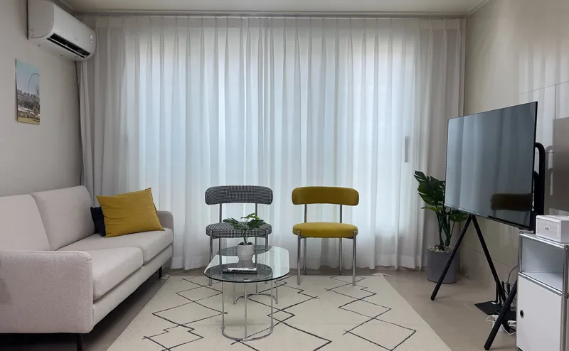 [Seodaemun, Seoul] 7-minute walk from Hongik University Station, three-room 11