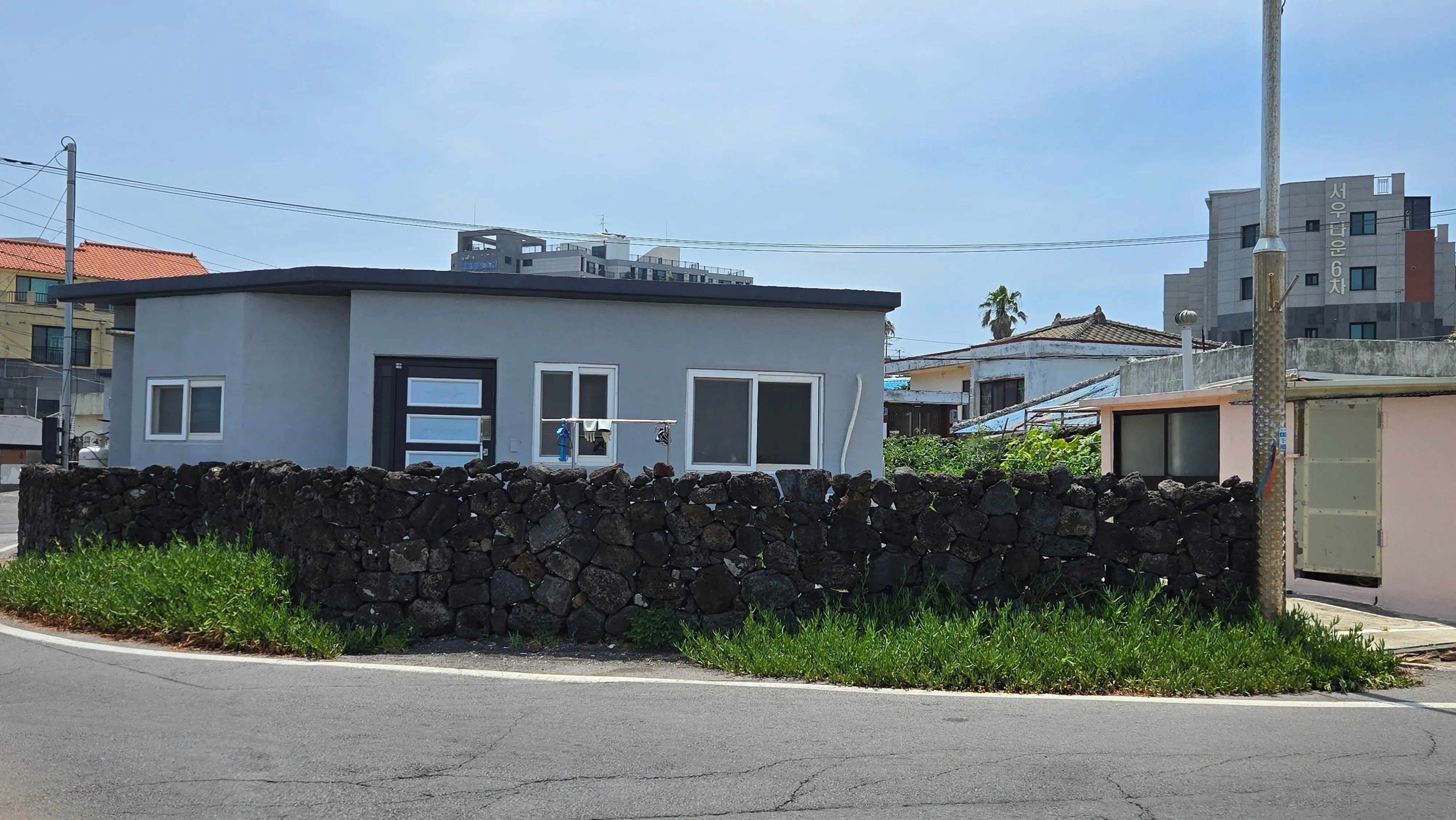 Jocheon-eup Two-Bedroom Stonewall House