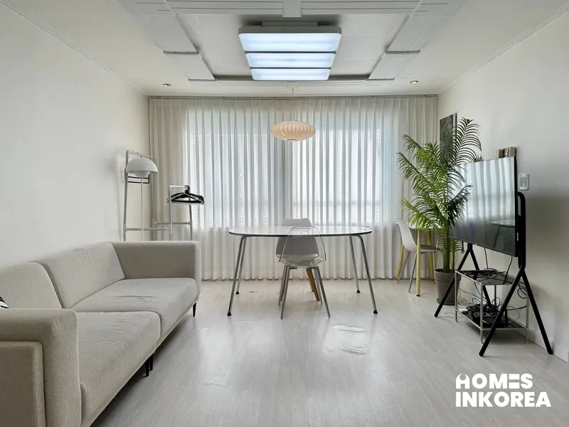 [Seodaemun, Seoul][Seoul Mapo] 7-minute walk from Hongik Univ. Station, three-room 9